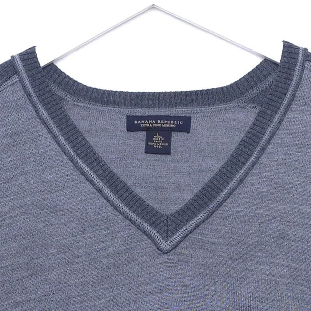 BANANA REPUBLIC Extra Fine Merino‎ Wool V-Neck Sweater Two Tone Gray Mens Sz L